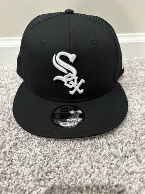 New Era Black and White Chicago White Sox 9FIFTY Snapback Hat